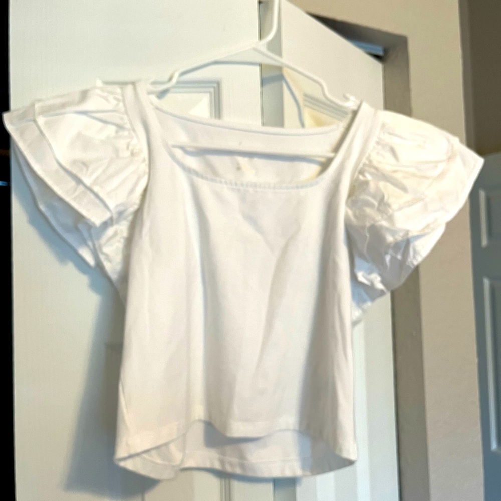 Size XS white crop top. Ruffle sleeves.